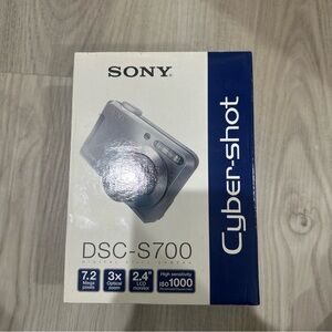 Sony Cyber-shot DSC-S700 Silver 7.2MP 3x Optical Zoom Digital Camera NEW